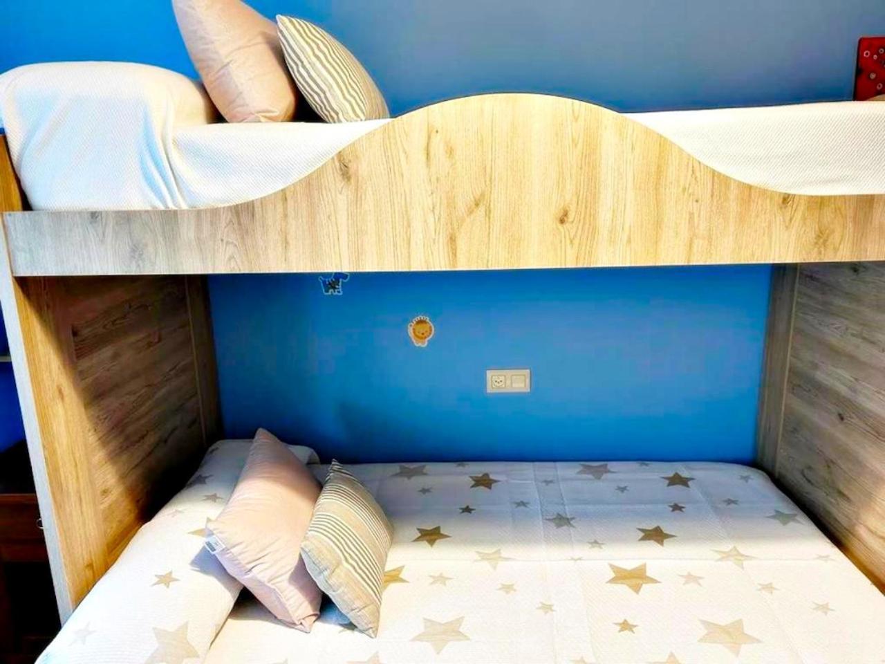 Holibai, Amiguinos, Amplia Vivienda Con Parking Al Lado De La Playa Apartman Baiona Kültér fotó